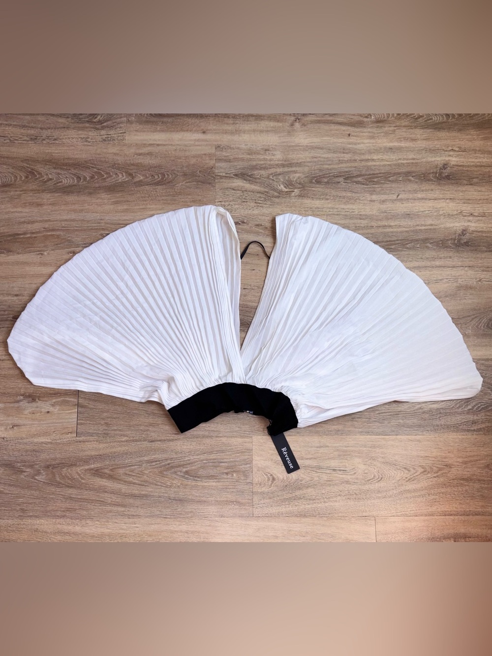 Beautiful White Pleated Split V-Neck Blouse with Black Waistband. Size Large